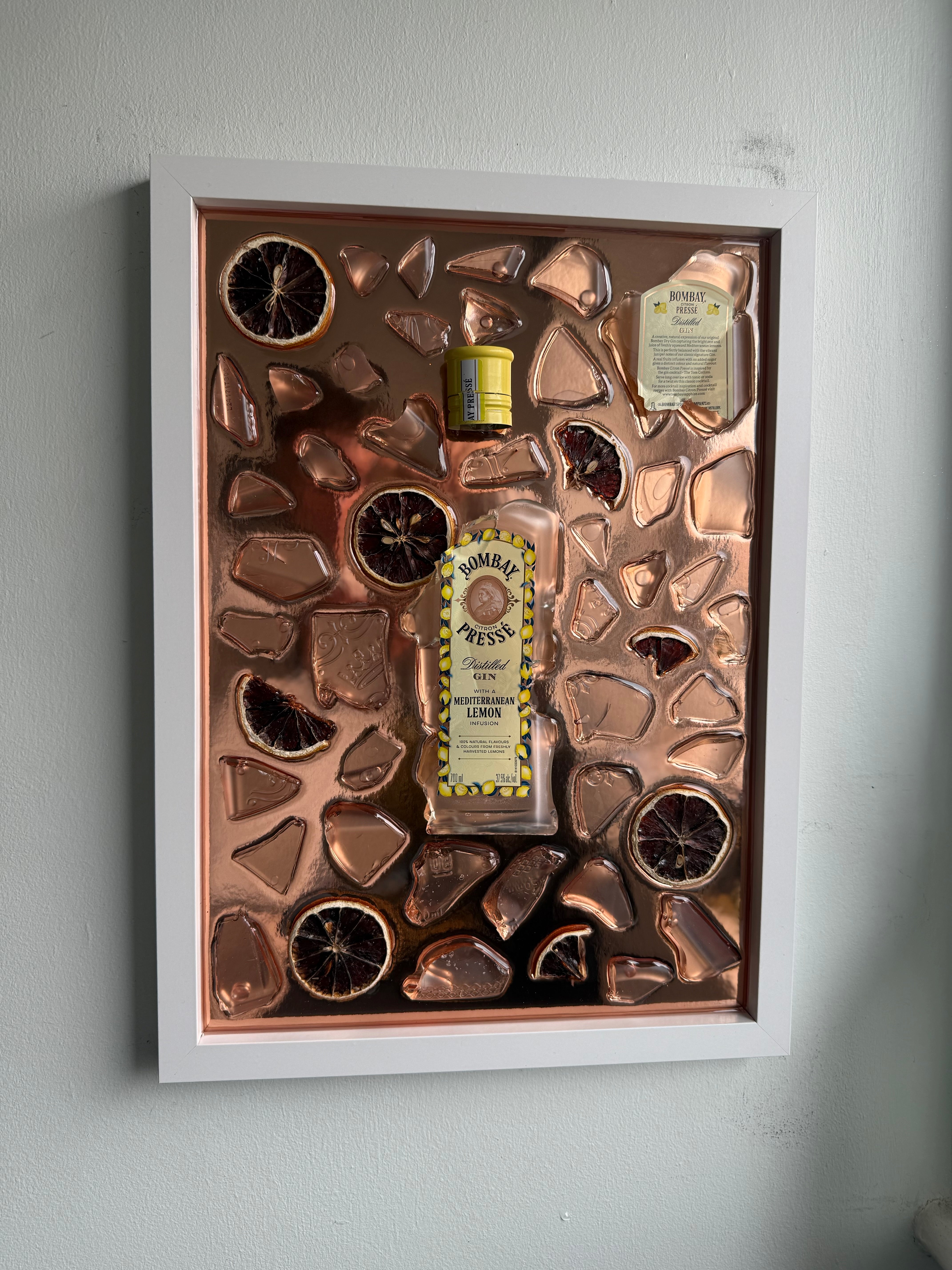 BOMBAY PRESSE Large white frame Resin Art