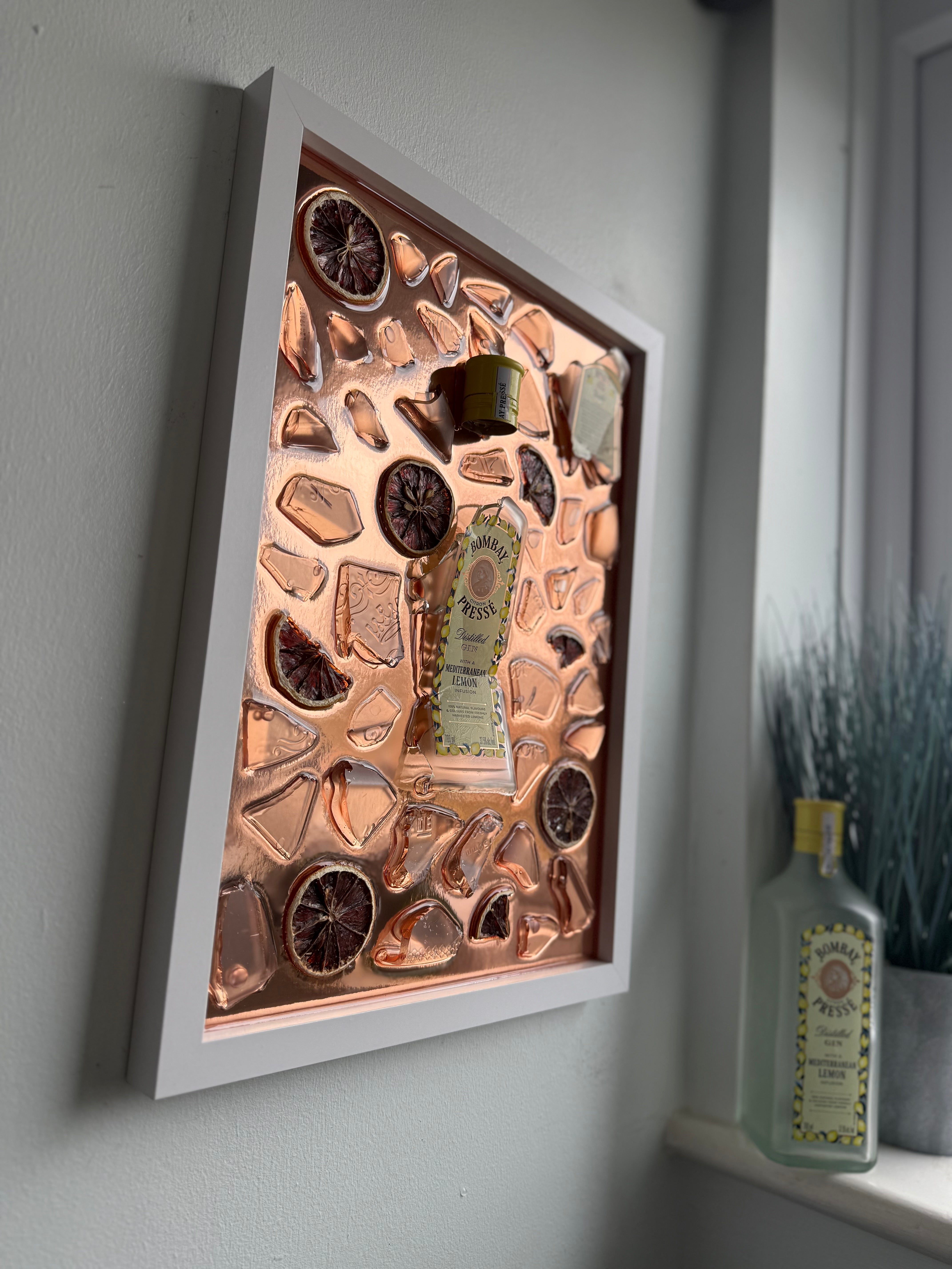 BOMBAY PRESSE Large white frame Resin Art