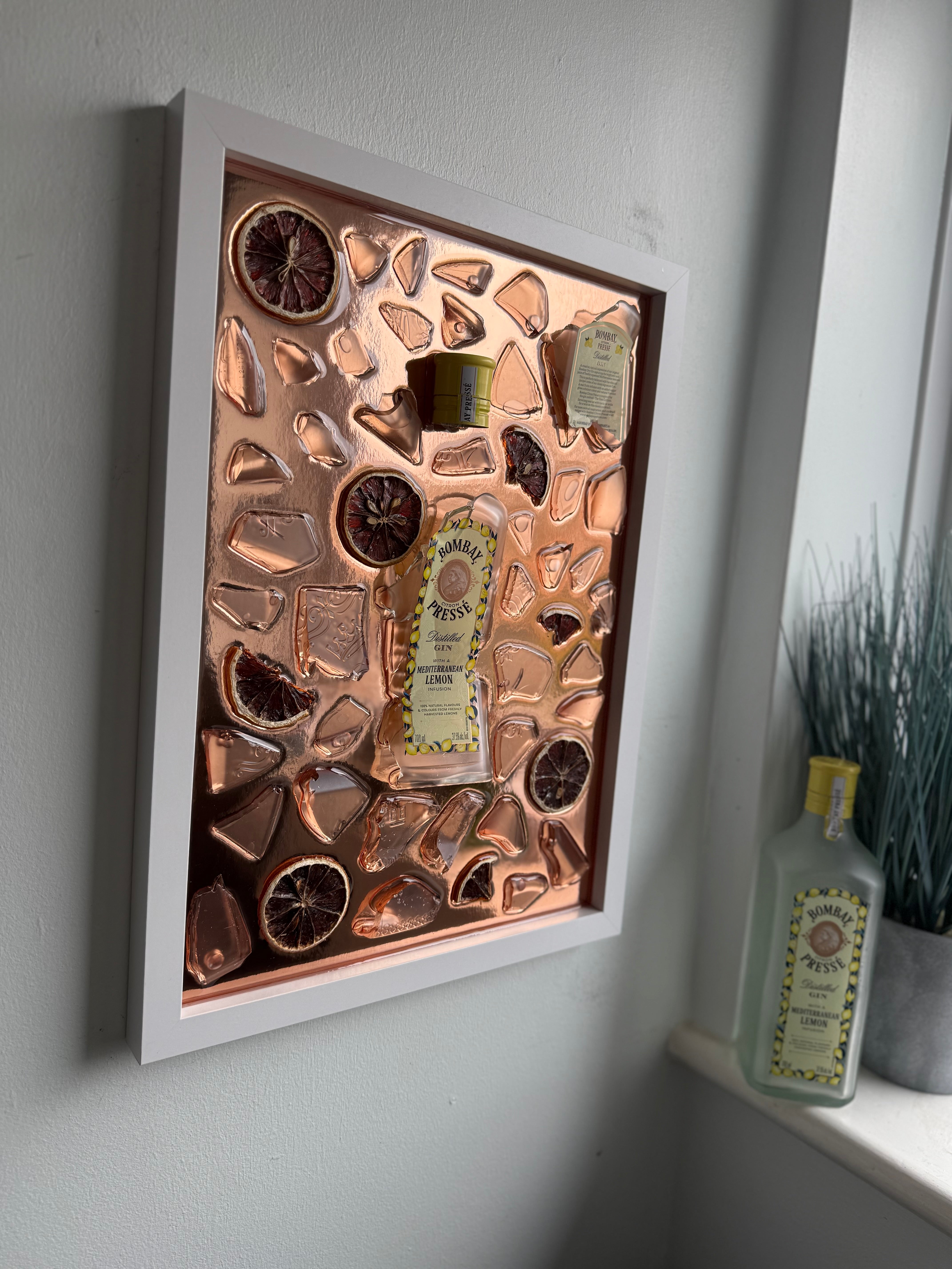 BOMBAY PRESSE Large white frame Resin Art