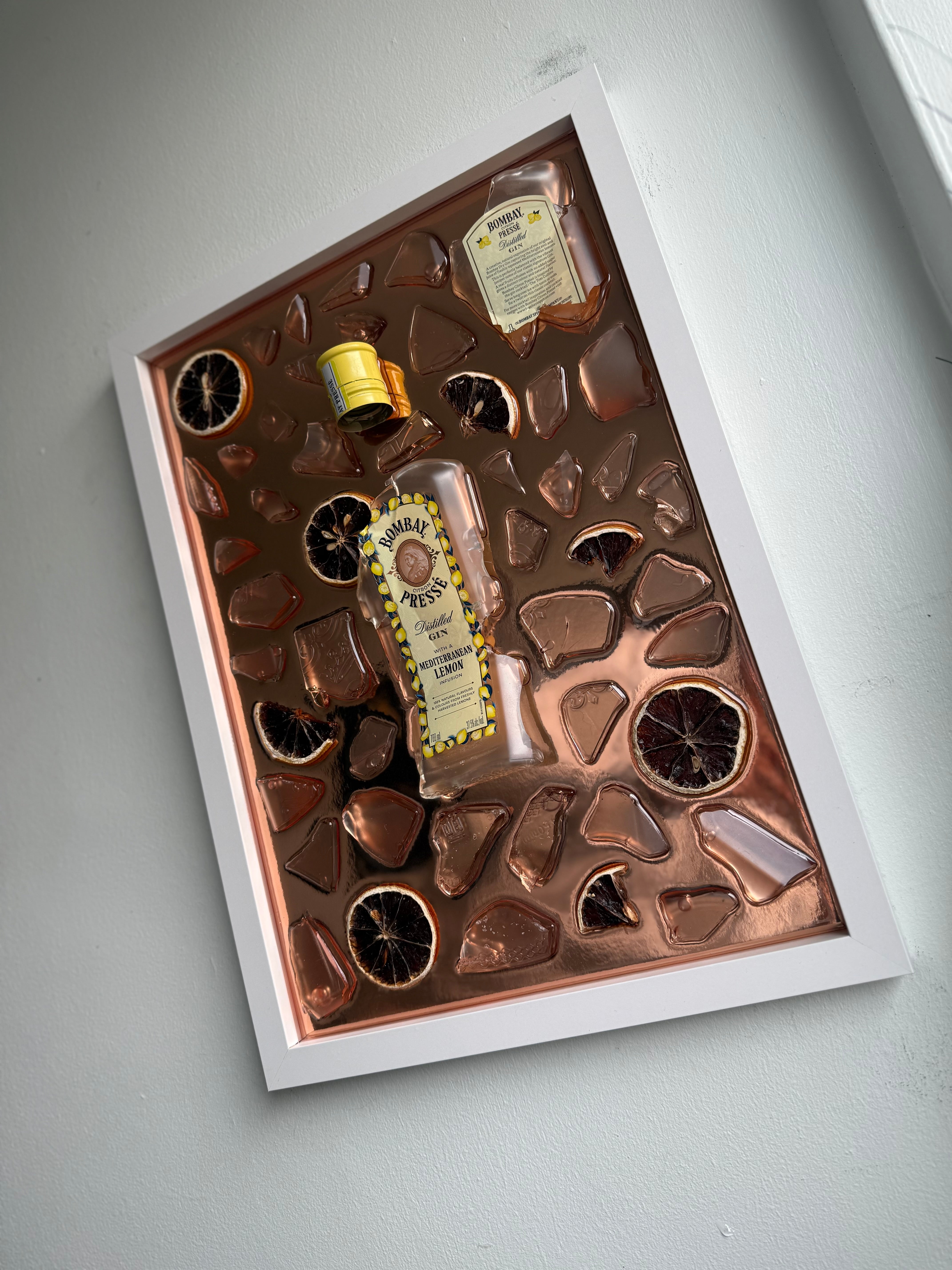 BOMBAY PRESSE Large white frame Resin Art