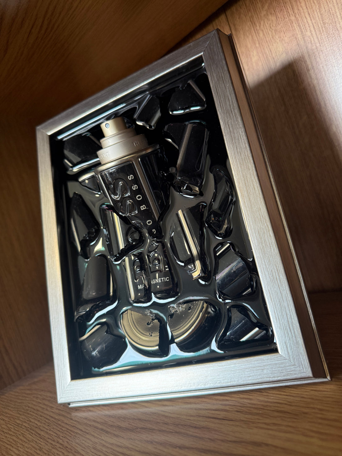 BOSS MAGNETIC Aftershave Frame Resin Art