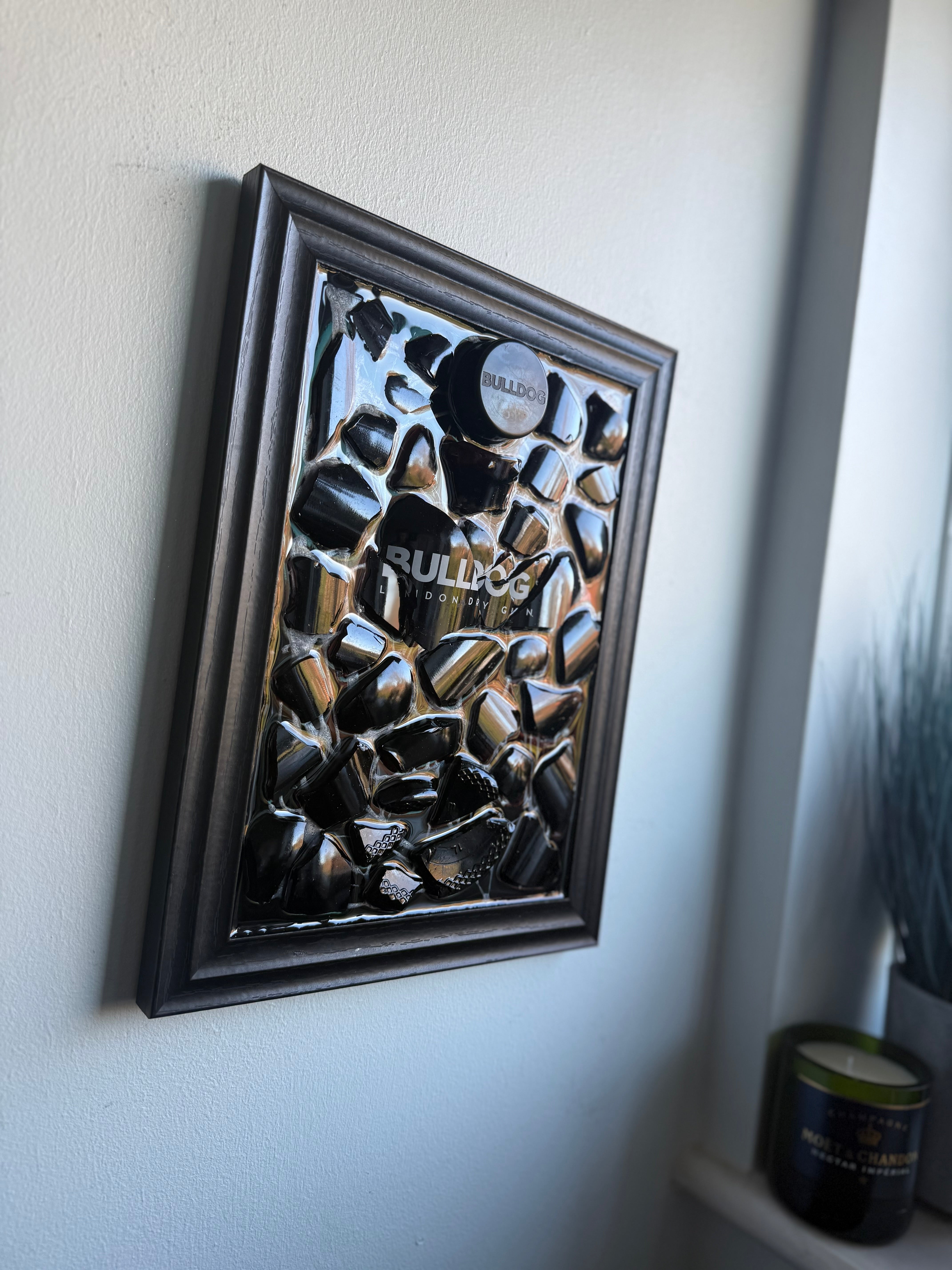 BULLDOG GIN Standard frame Resin Art