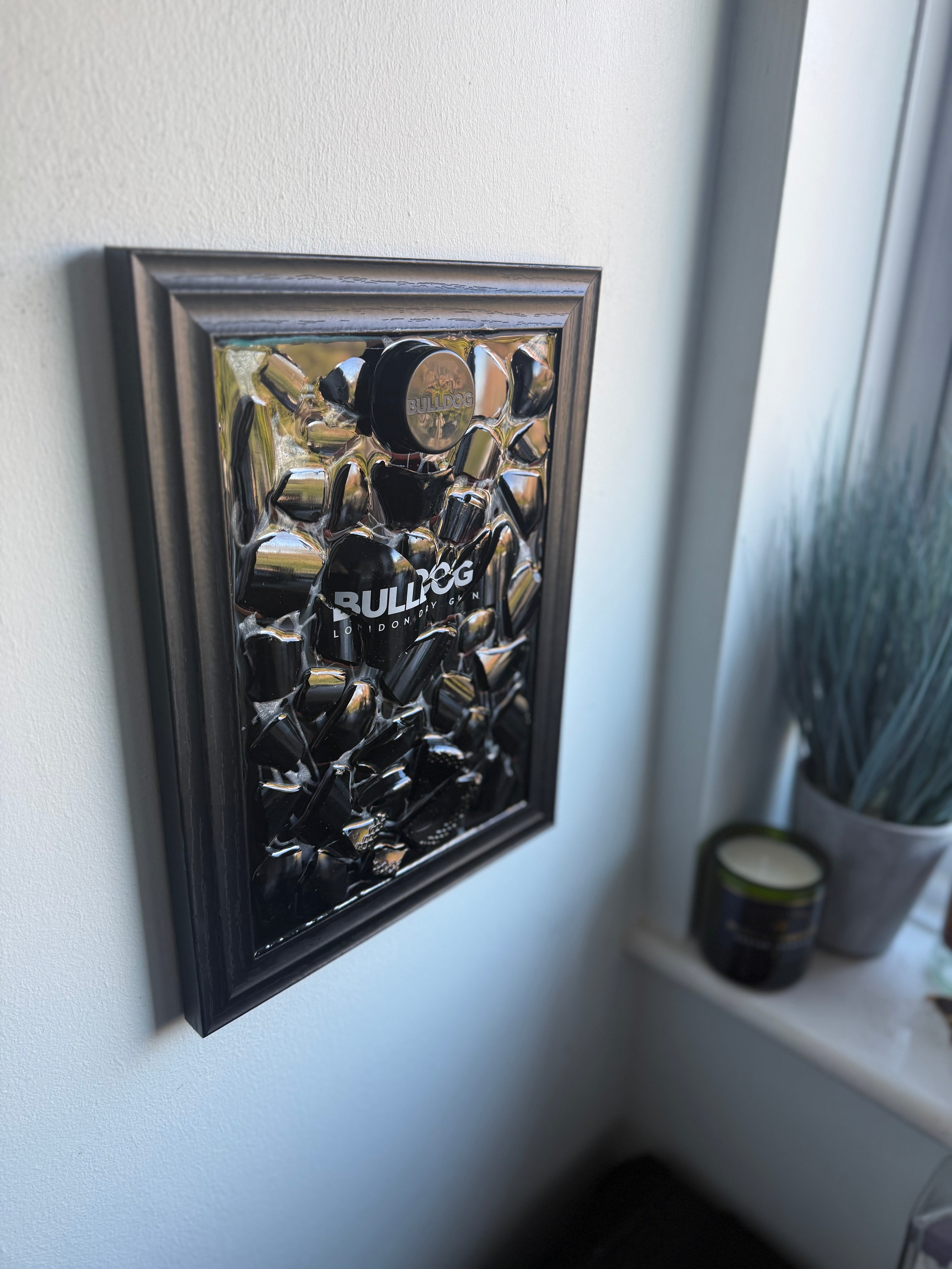 BULLDOG GIN Standard frame Resin Art