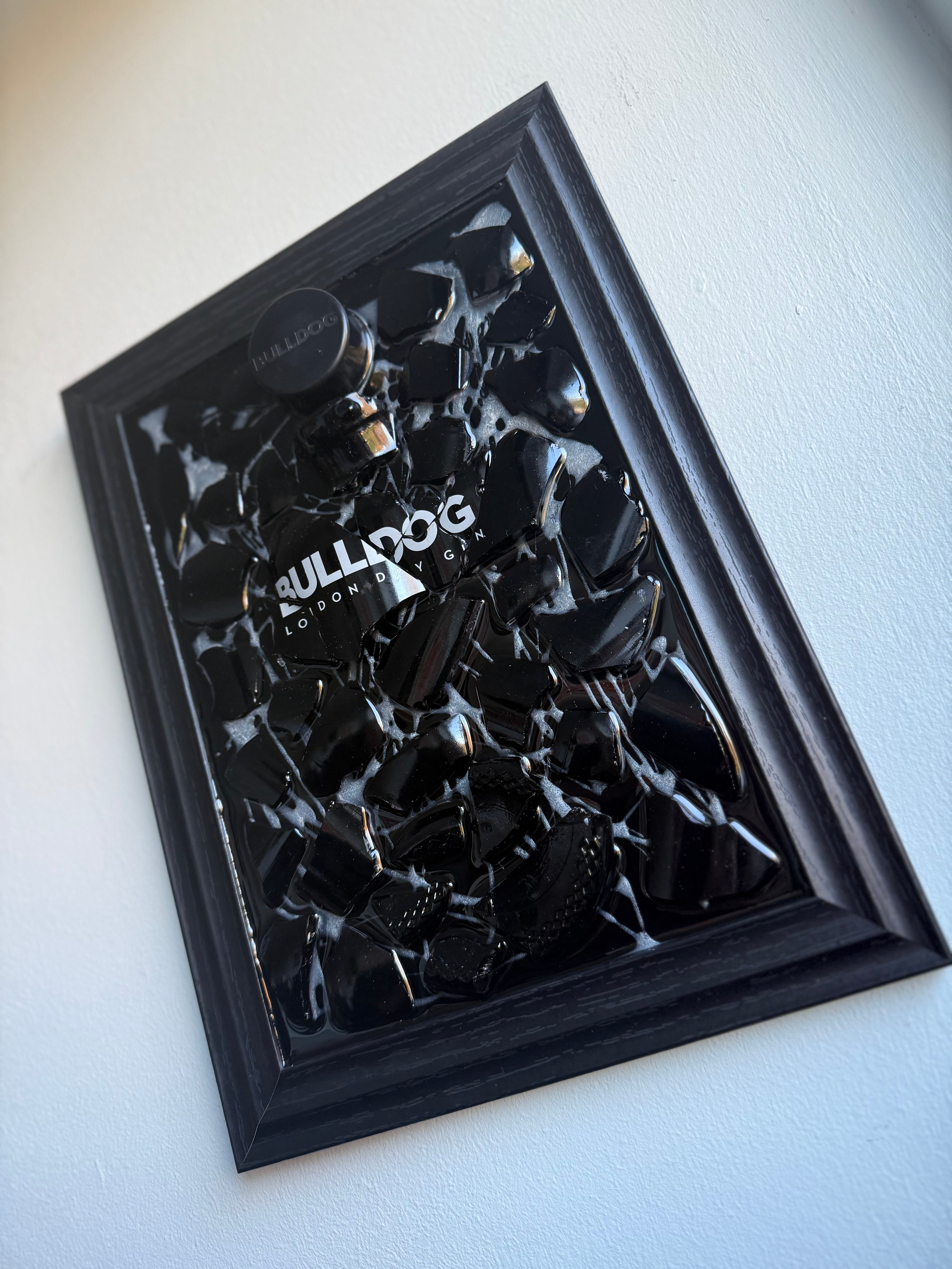 BULLDOG GIN Standard frame Resin Art