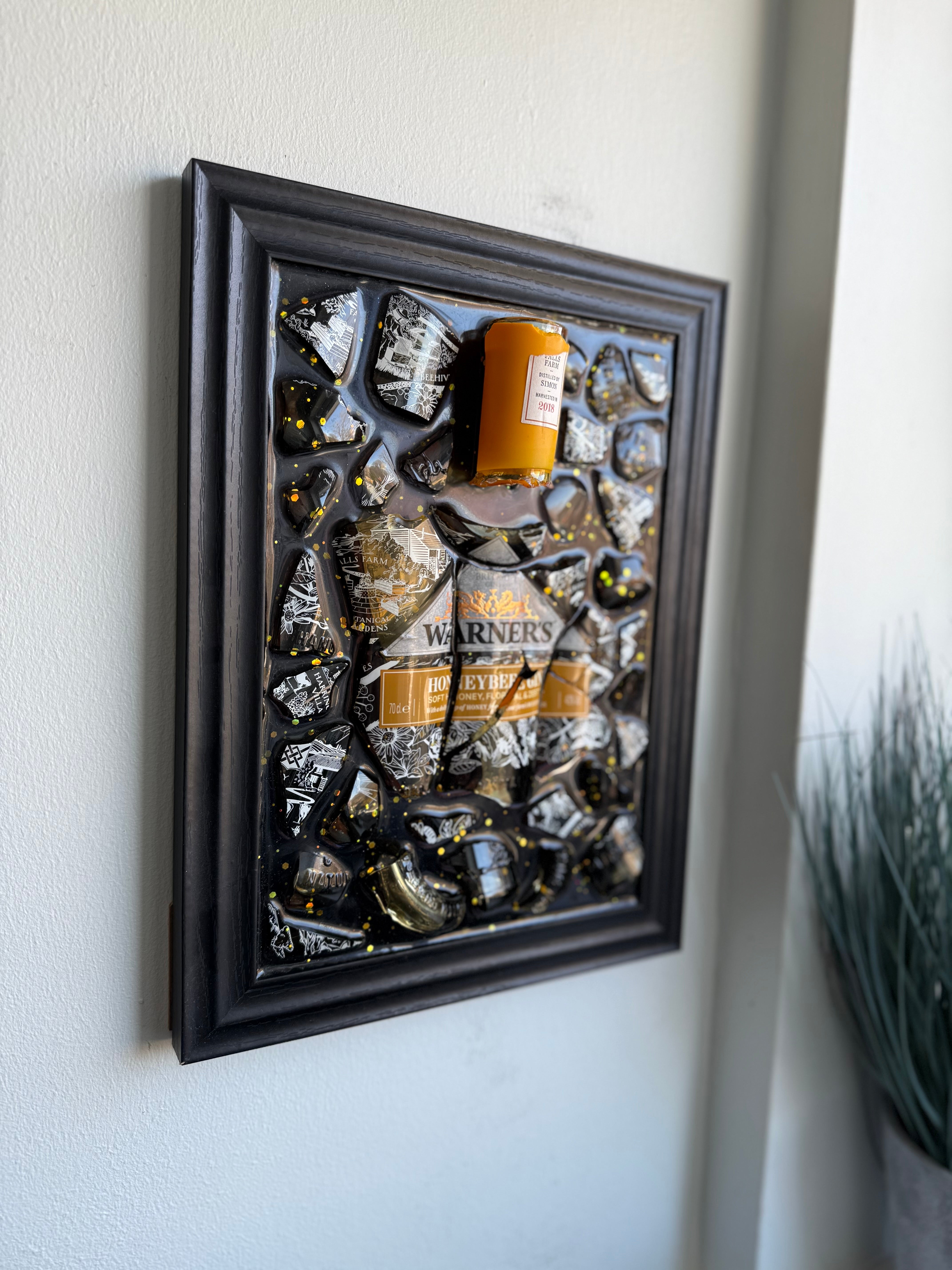 WARNER'S GIN Standard frame Resin Art