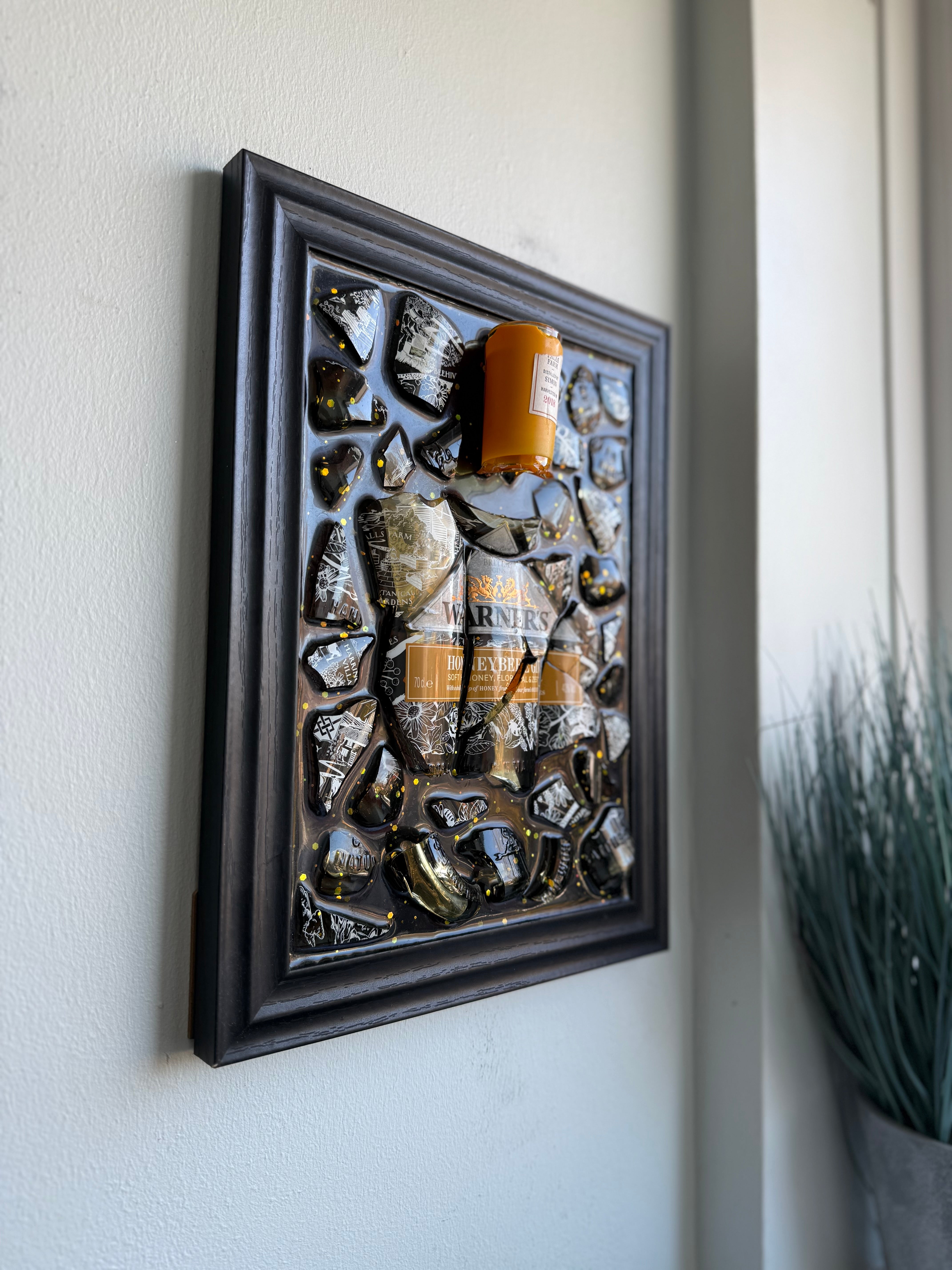 WARNER'S GIN Standard frame Resin Art